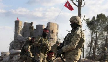 Οι τουρκικές δυνάμεις εκκένωσαν βάσεις στη βόρεια Συρία