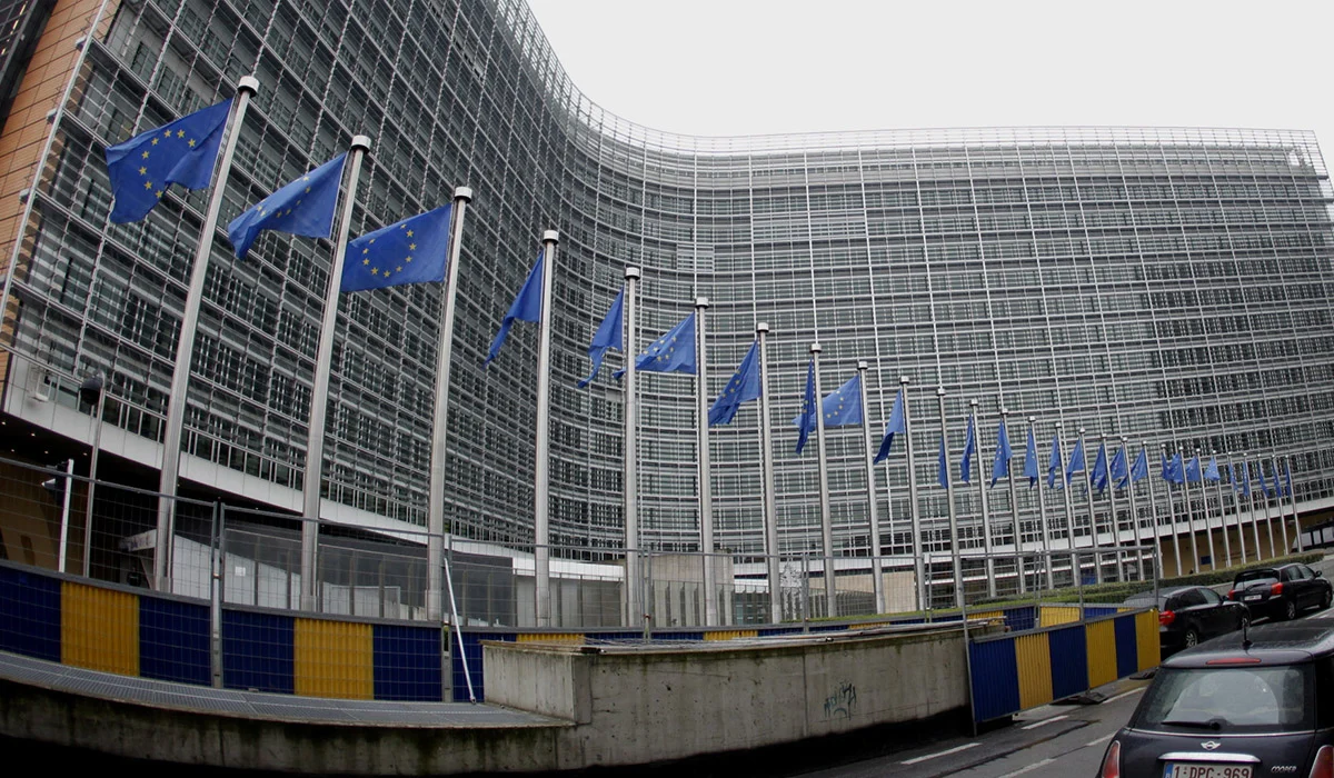 Εκθέτει την κυβέρνηση η Κομισιόν για το σκάνδαλο παρακολουθήσεων – Απαράδεκτη η παράνομη πρόσβαση στα δεδομένα πολιτών