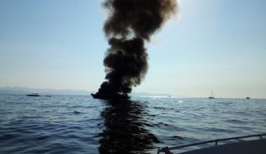 Βυθίστηκε το ιστιοφόρο σκάφος που πήρε φωτιά ανοιχτά των Αντίπαξων