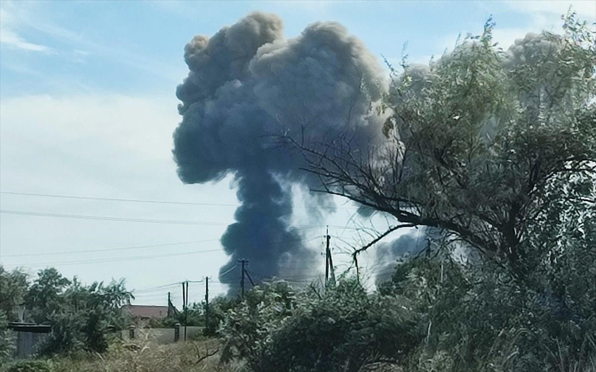 Ρωσικό ΥΠΑΜ: «Καμία επίθεση σε αεροπορική βάση στην Κριμαία – Έγινε έκρηξη πυρομαχικών»