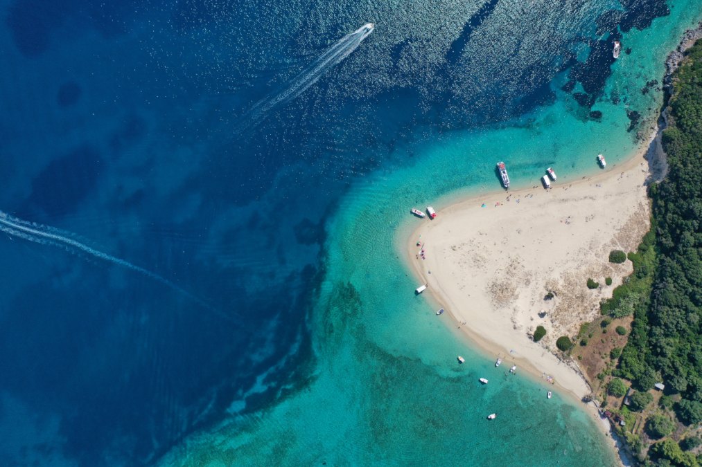 Το μικροσκοπικό νησί του Ιονίου που μοιάζει με εξωτική όαση και έχει κατοίκους μόνο χελώνες!