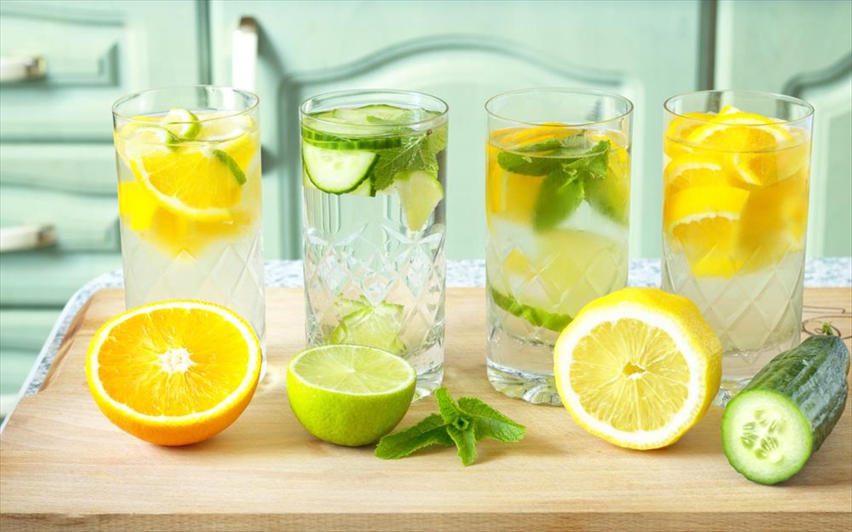 Οι 5+1 μύθοι που πρέπει να γνωρίζετε για το νερό με λεμόνι
