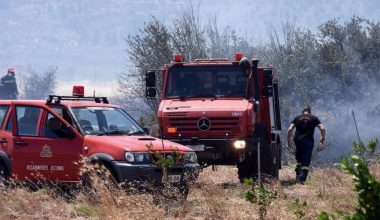 Θεσσαλονίκη: Φορτηγό στα Διόδια Ωραιοκάστρου έπιασε φωτιά