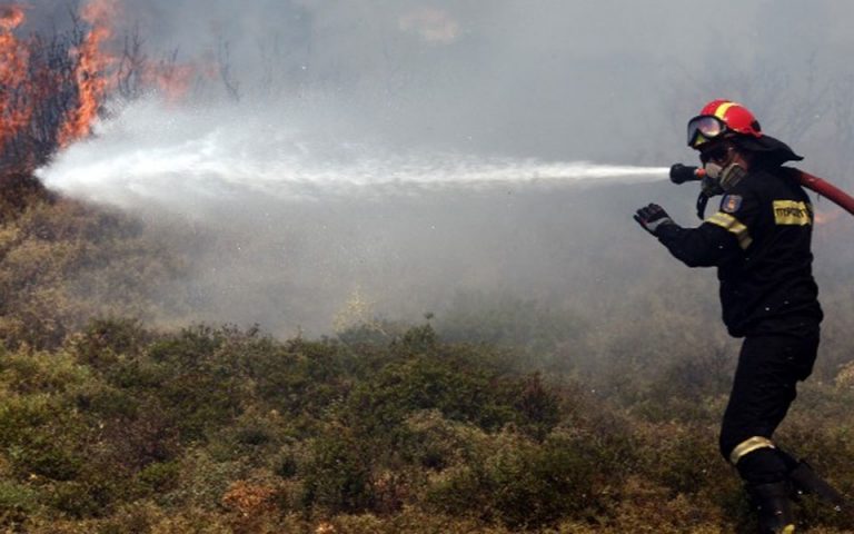 Αχαϊα: Χωρίς ενεργό μέτωπο η φωτιά στην περιοχή Κυπαρίσσι