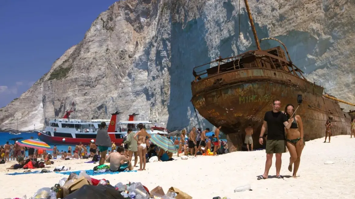 Ζάκυνθος: Αντιδράσεις με φωτογραφία που δείχνει σορό από σκουπίδια στο Ναυάγιο (φωτο)