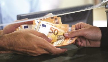 ΟΑΕΔ – ΔΥΠΑ: «Βροχή» οι αιτήσεις για τo voucher των 1.000 ευρώ – Ποιοι είναι οι δικαιούχοι