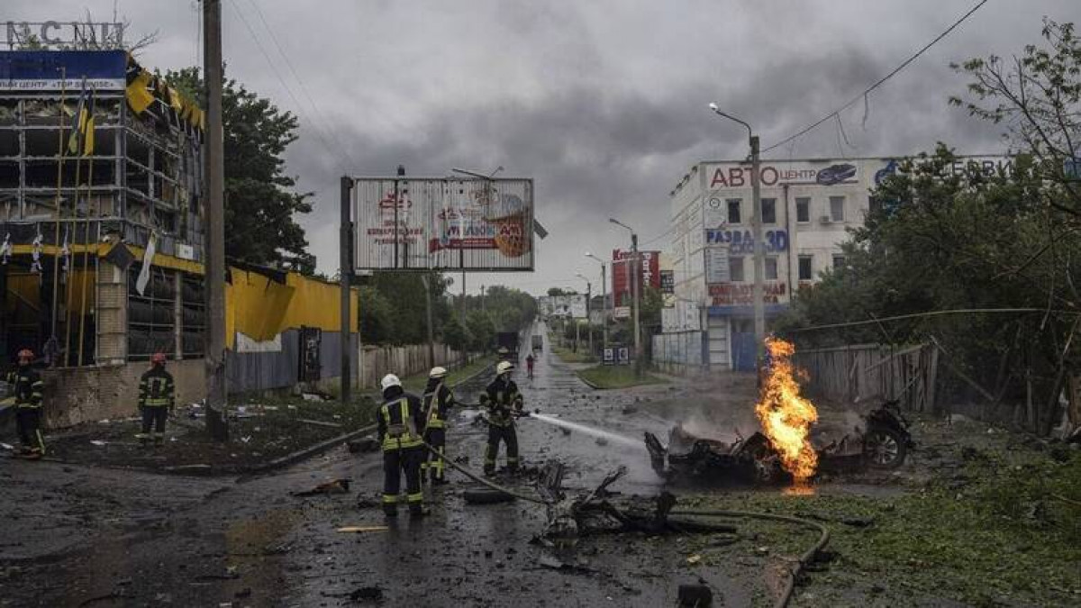 Το Κίεβο ανακοίνωσε ότι βομβάρδισε γέφυρα στη Χερσώνα καθιστώντας την αδιάβατη