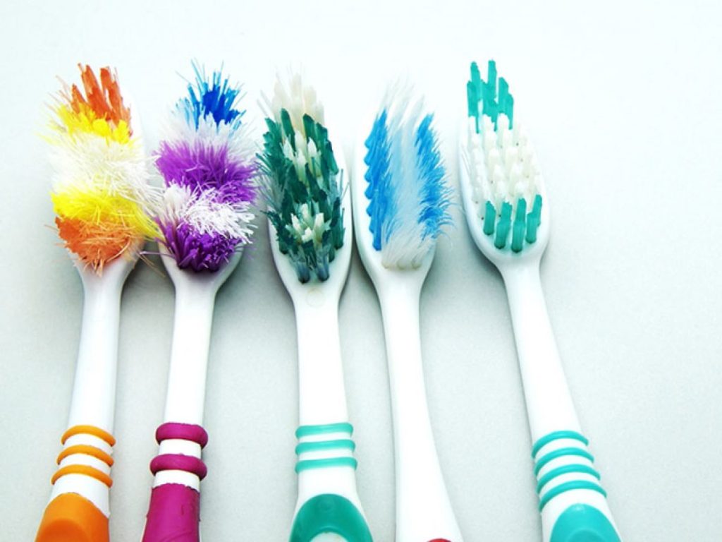 Κάθε πότε πρέπει να αντικαθιστάς την οδοντόβουρτσά σου;