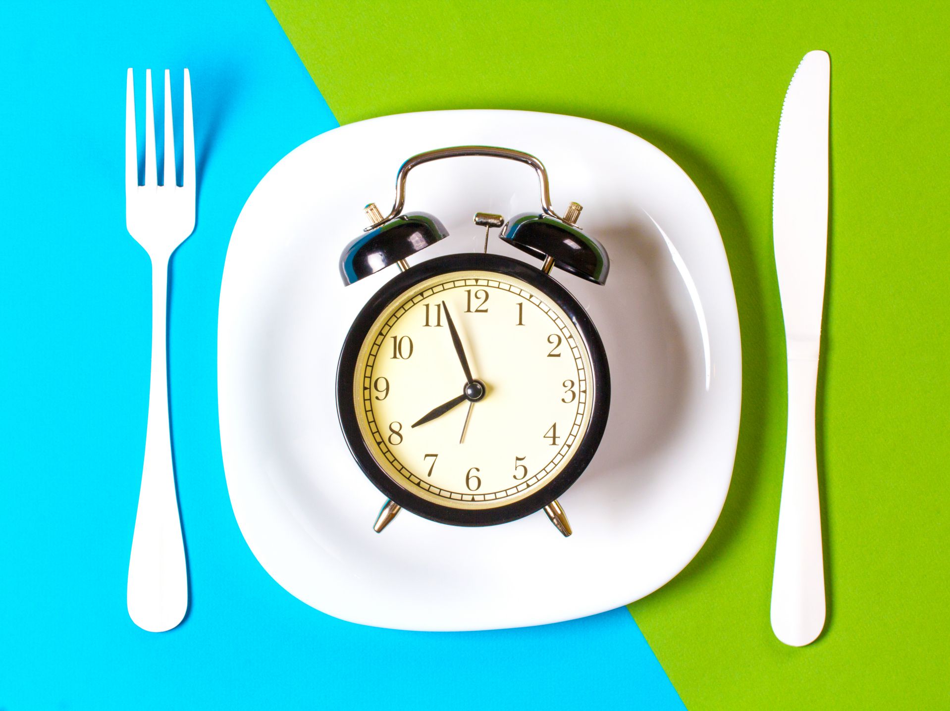 Διαλείπουσα νηστεία: Τι θα κερδίσουμε αν τρώμε με το… ρολόι στο χέρι;