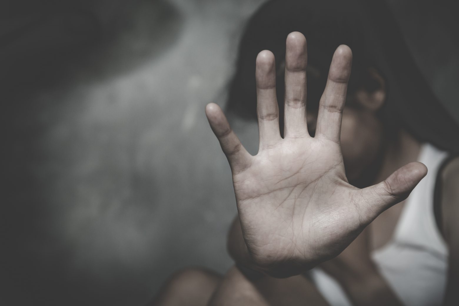 Ενδοοικογενειακή βία: Πάνω από 2.000 τηλεφωνήματα δέχτηκε η γραμμή «SOS 15900» τους πρώτους 7 μήνες του 2022