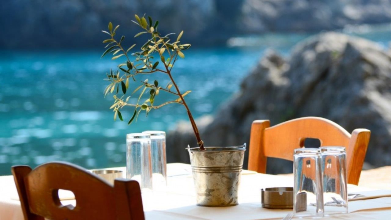 Απίστευτο και όμως αληθινό: Ταβέρνα στη Νάξο χρέωνε τους πελάτες για την… ζωντανή μουσική!