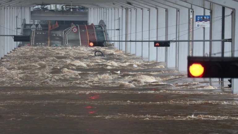 Νότια Κορέα: 11 άνθρωποι έχουν χάσει τη ζωή τους στις πλημμύρες των τελευταίων ημερών (βίντεο-φωτο)