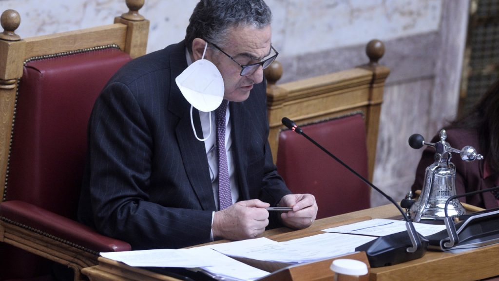 Εξηγήσεις X.Αθανασίου μετά τo σάλο που δημιούργησε με τις δηλώσεις του