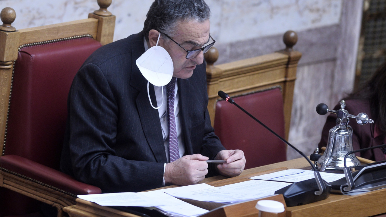 Εξηγήσεις X.Αθανασίου μετά τo σάλο που δημιούργησε με τις δηλώσεις του