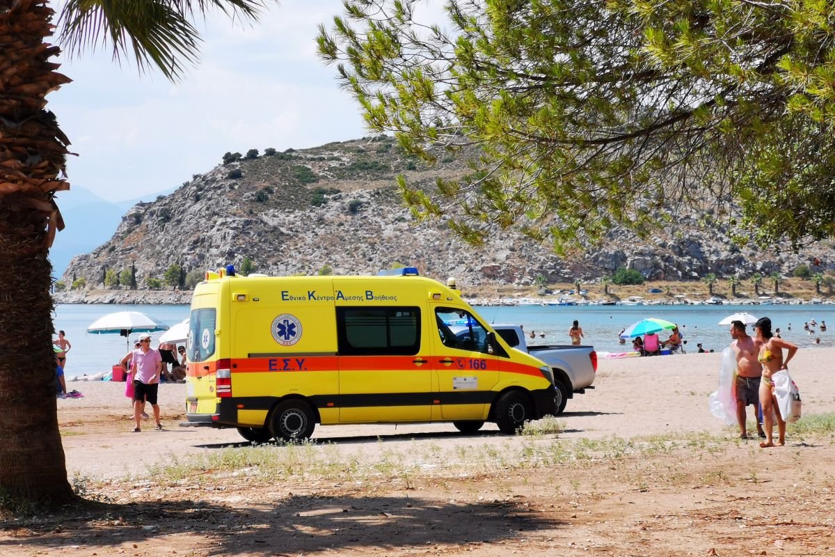 Νεκρή 66χρονη λουόμενη στην παραλία Χρυσή Ακτή της Πάρου