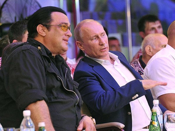 Στίβεν Σιγκάλ – Ρώσος πολίτης από το 2016: Μετά το Κίεβο πήγε στη Ρωσία – Θαυμάζει τον Β. Πούτιν