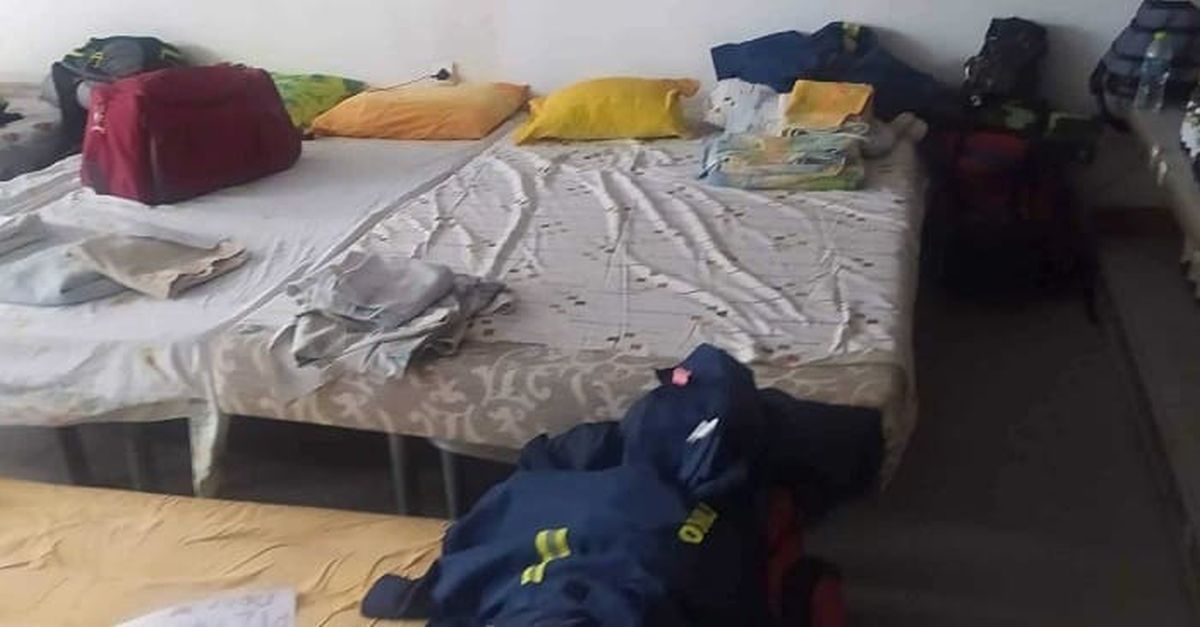 Φωτιά στη Θάσο: «Πέταξαν» σε αποθήκη τους πυροσβέστες που έδιναν μάχη – Άθλιες συνθήκες διαβίωσης (φώτο)