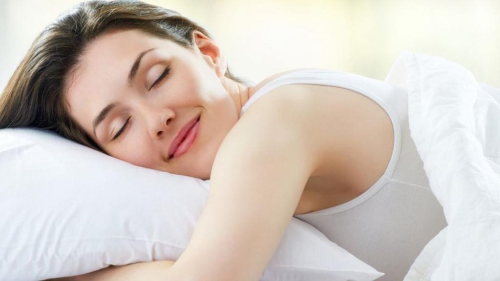 Όσο εσύ κοιμάσαι: Το εύκολο κόλπο για να χάσεις κιλά στον ύπνο σου με μια μόvο κίνηση