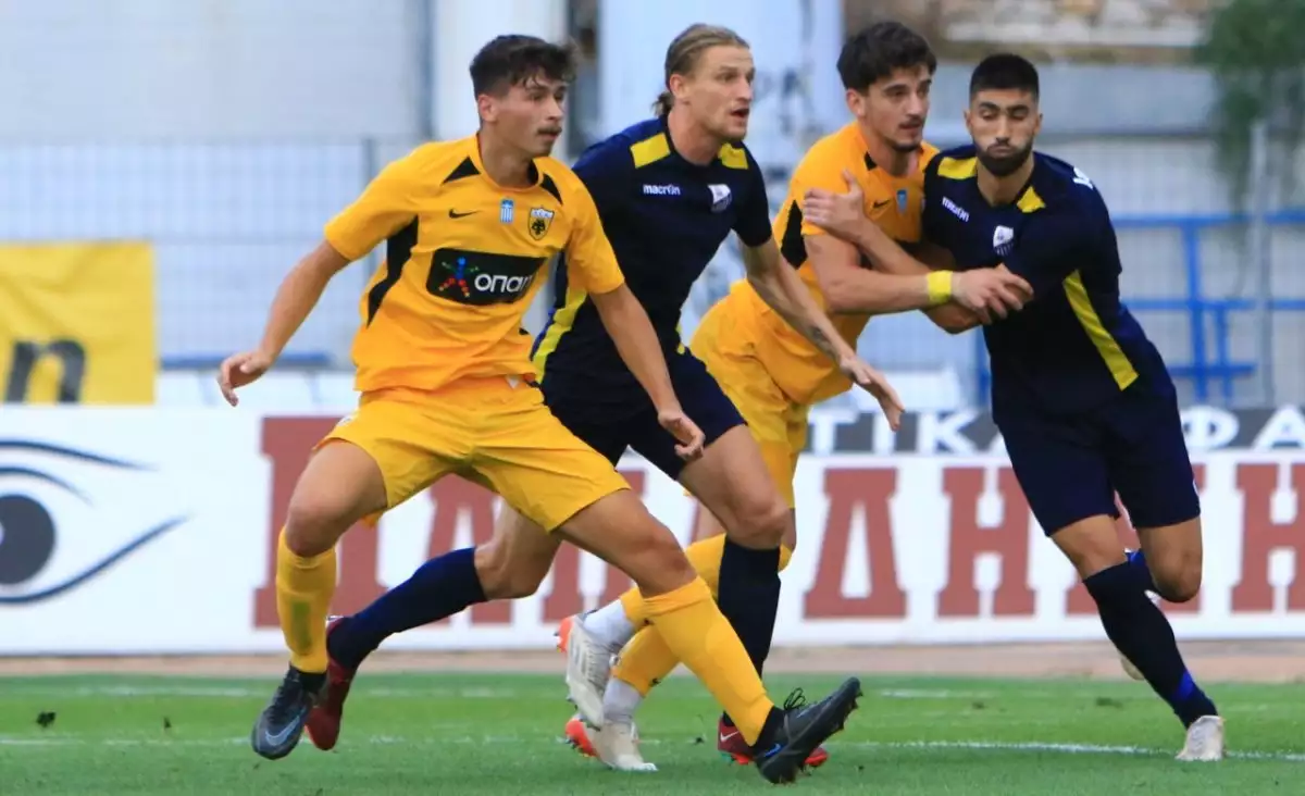 Λαμία-ΑΕΚ Β: Ντελιβεράς με μηχανάκι παρέδωσε καφέδες στο γήπεδο την ώρα του αγώνα (φωτο)