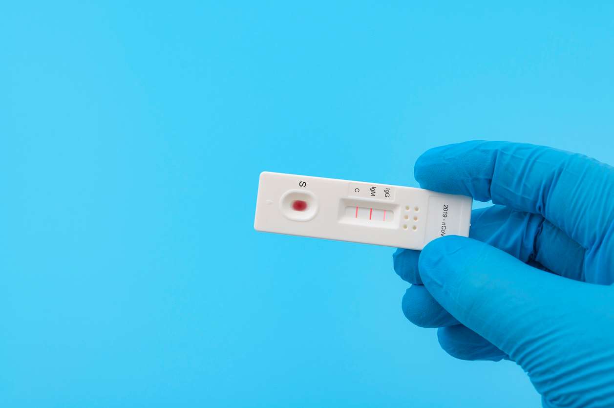 O FDA ανακοίνωσε αλλαγές στα self test: Πόσα και πότε πρέπει να κάνουν όσοι δεν έχουν συμπτώματα