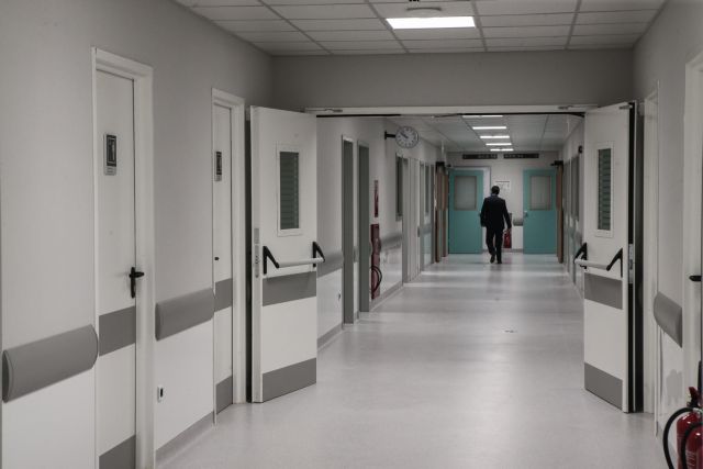 Λαμία: Σε ψυχιατρική κλινική της Αθήνας ο 44χρονος που χτυπούσε και απειλούσε νοσηλεύτριες