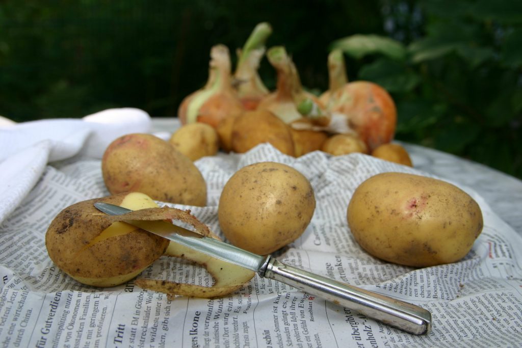 Δείτε πως να χρησιμοποιήσετε τις… πατάτες στην περιποίηση της επιδερμίδας σας