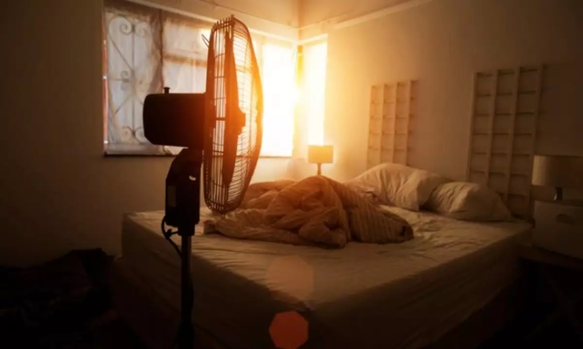 Κοιμάστε με ανεμιστήρα; – Δείτε όλα όσα πρέπει να προσέχετε