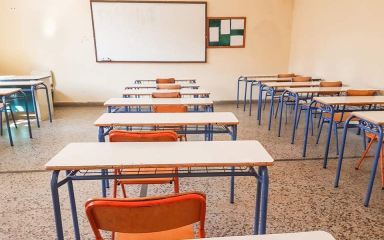 Μεσολόγγι: Νεαροί διέρρηξαν σχολείο και «βούτηξαν» τεχνολογικό εξοπλισμό