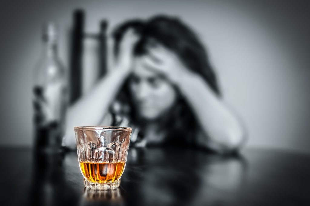 Αλκοόλ: Οι επιστήμονες απαντούν – Πόσο κακό είναι να πίνουμε κάθε μέρα;