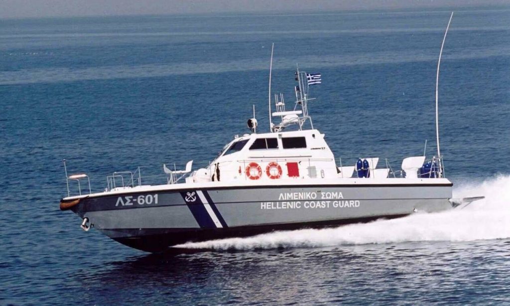 Κέα: Επιβάτες του πλοίου Blue Star εντόπισαν πτώμα άνδρα να επιπλέει στη θάλασσα (βίντεο)
