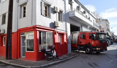 Βόλος: Πλημμύρισε και το κτίριο της Πυροσβεστικής Υπηρεσίας από την καταιγίδα