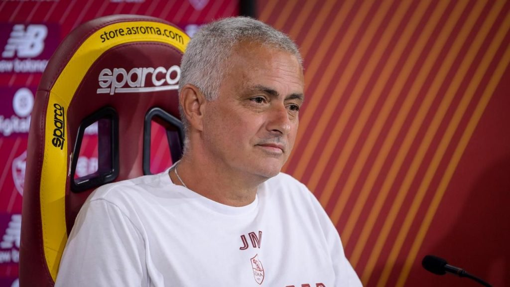 Ανοιχτοχέρης Ζ.Μουρίνιο: Κέρασε 60 πίτσες σε παίκτες και προσωπικό της Ρόμα μετά τη νίκη επί της Σαλερνιτάνα