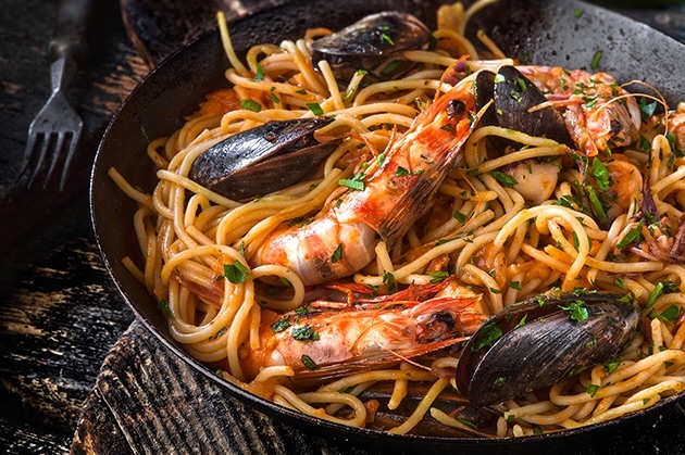 Τρέξτε στον γιατρό αν δείτε αυτό στο δέρμα μετά από γεύμα με θαλασσινά