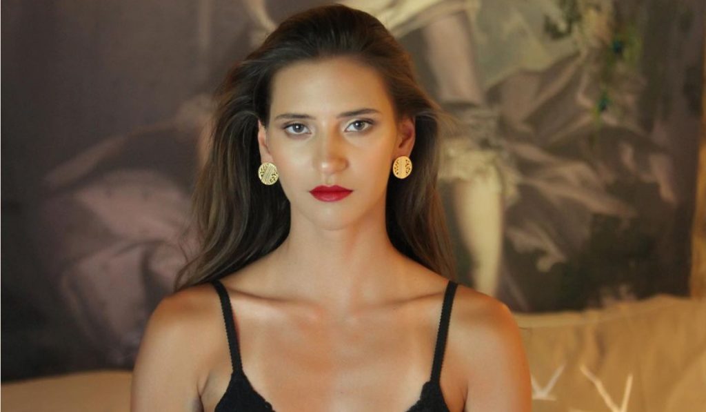 Η Μαρία Μιχαλοπούλου ποζάρει με το μπικίνι της και αναστατώνει (φωτο)