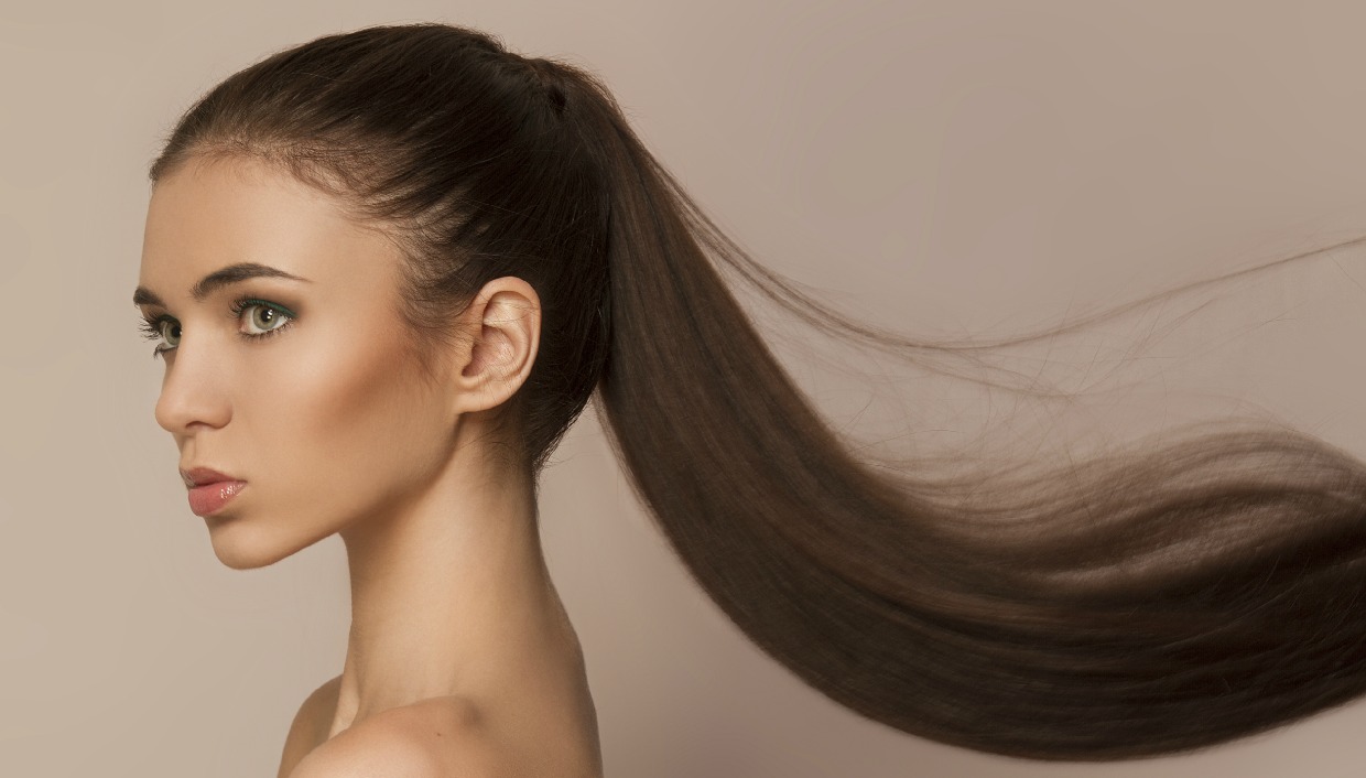 Η σταρ των social media και κομμώτρια Rachel Valentine εξηγεί γιατί δεν πρέπει να δένετε κοτσίδα τα βρεγμένα μαλλιά (βίντεο)