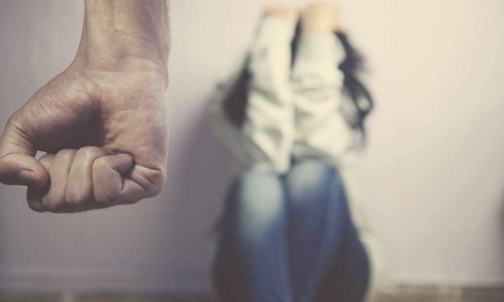Νέα καταγγελία ενδοοικογενειακής βίας: «Θα σε σκοτώσω και θα φύγω από τη χώρα»