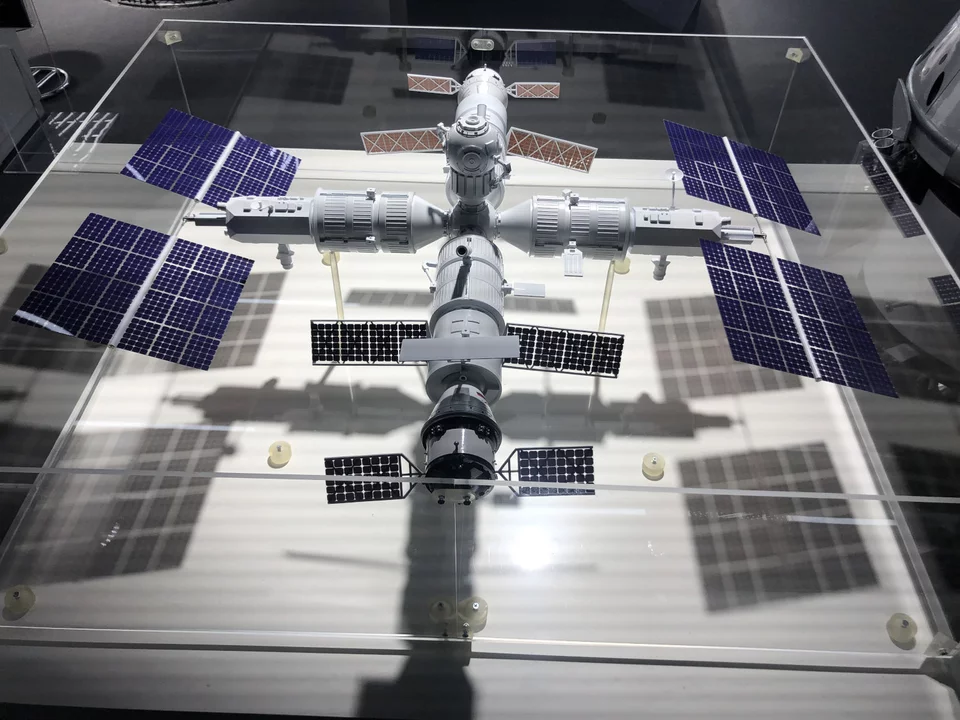 Roscosmos: Η Ρωσία παρουσίασε τη μακέτα του διαστημικού της σταθμού – Πότε θα είναι έτοιμο το πρώτο τμήμα (βίντεο)
