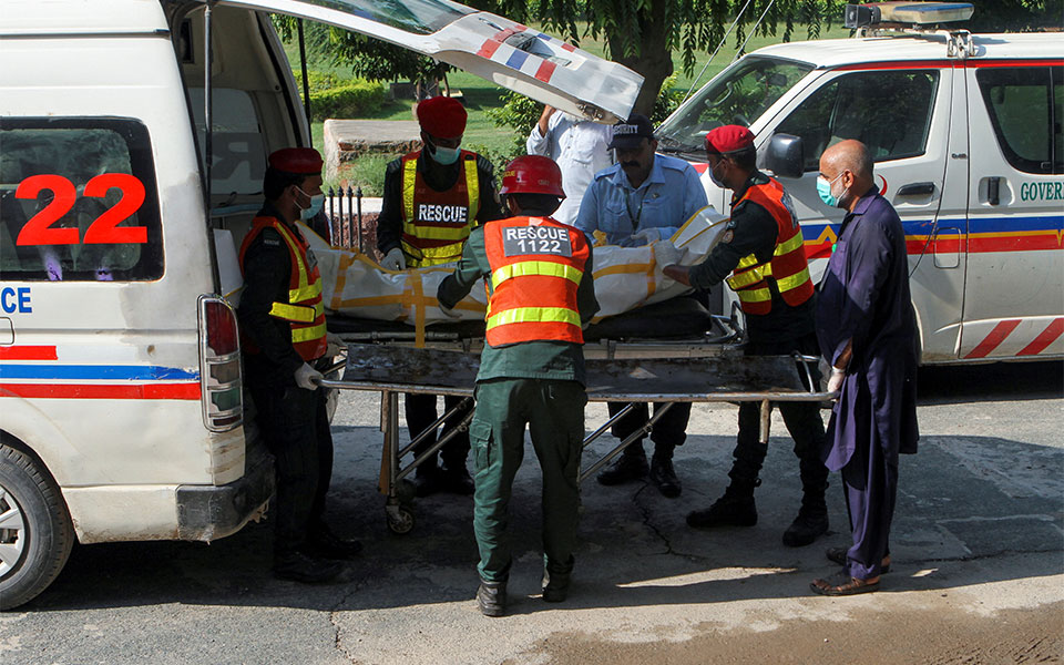 Πακιστάν:  Πυρκαγιά μετά από σύγκρουση λεωφορείου με βυτιοφόρο – Τουλάχιστον 20 νεκροί