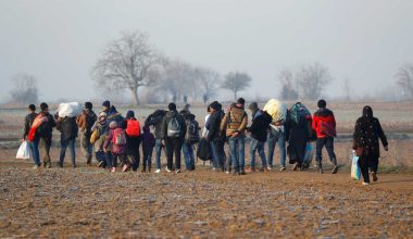 Φιάσκο στον Έβρο – Παράνομη μετανάστρια αποκαλύπτει: « Οι Τούρκοι μας χώρισαν και μας έριξαν σε ελληνικό νησί»