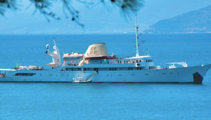 Η θαλαμηγός «Christina O» πέρασε τον Ισθμό της Κορίνθου (βίντεο)