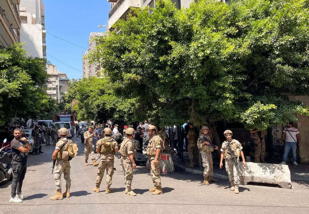 Βηρυτός: Ελεύθερος χωρίς να του ασκηθεί δίωξη ο ένοπλος που κρατούσε ομήρους σε τράπεζα