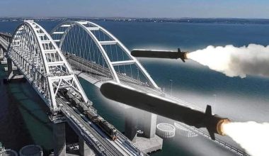 Ουκρανία «Θα επιτεθούμε στη γέφυρα του Κερτς» – Η Μόσχα υπονοεί πυρηνική απάντηση: «Θα γνωρίσετε την Ημέρα της Κρίσεως»!