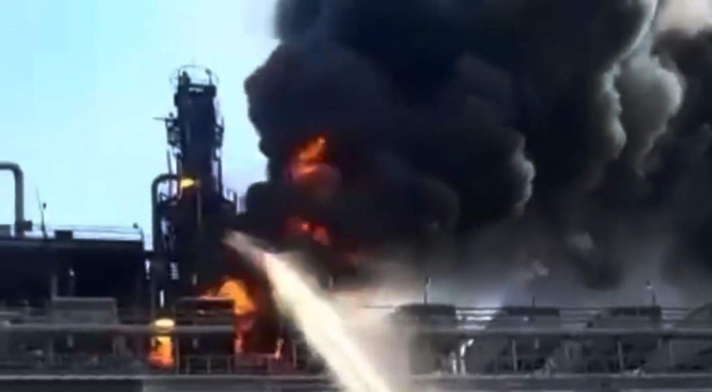 Ρωσία – Μπέλγκοροντ: Μεγάλη πυρκαγιά στην αποθήκη πυρομαχικών κοντά στα σύνορα με την Ουκρανία (βίντεο)