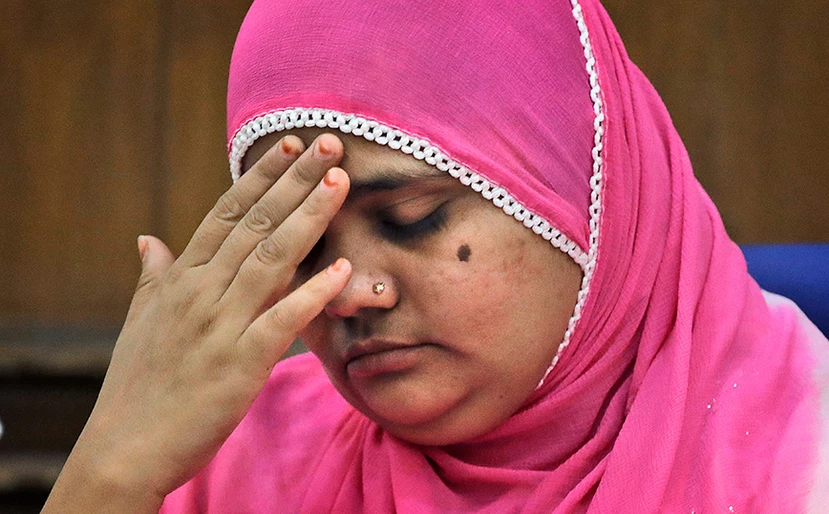 Ινδία – Γυναίκα που έπεσε θύμα ομαδικού βιασμού: «Παρέλυσα μετά την απελευθέρωση τους»