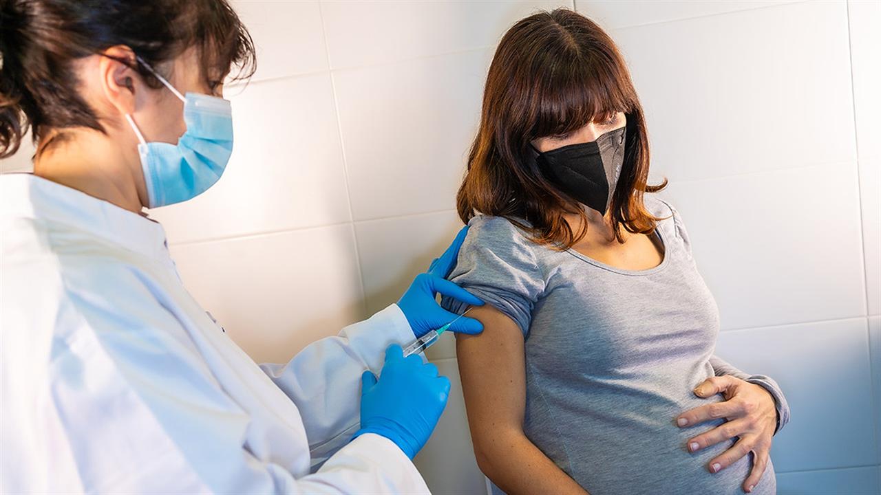 Σοκ: Το 44% των εγκύων που συμμετείχαν στη δοκιμή των εμβολίων της Pfizer για τον Covid έχασαν τα μωρά τους