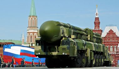 Η Ρωσία θα κάνει χρήση πυρηνικών «μόνο αν απειληθεί η ύπαρξη του κράτους» λέει η Μόσχα