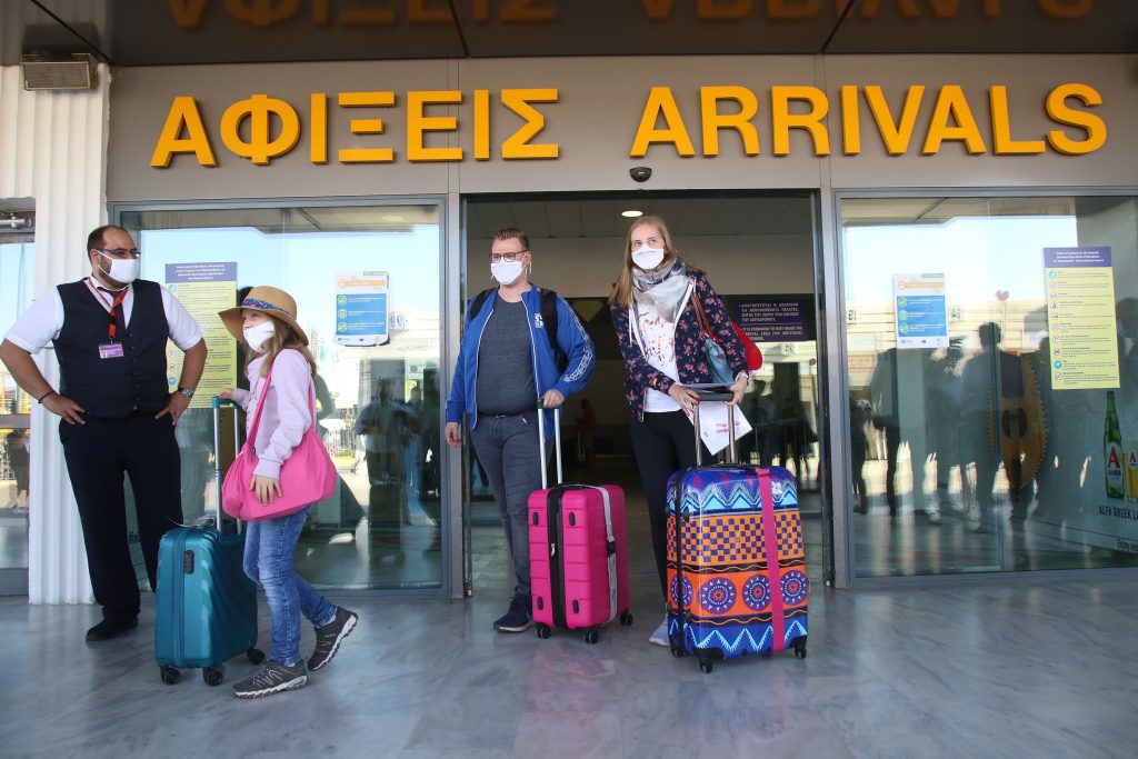 Δύο αλλοδαπές έκλεψαν τσάντα στο «Ελ.Βενιζέλος» – Συνελήφθησαν σε ξενοδοχείο των Νοτίων Προαστίων