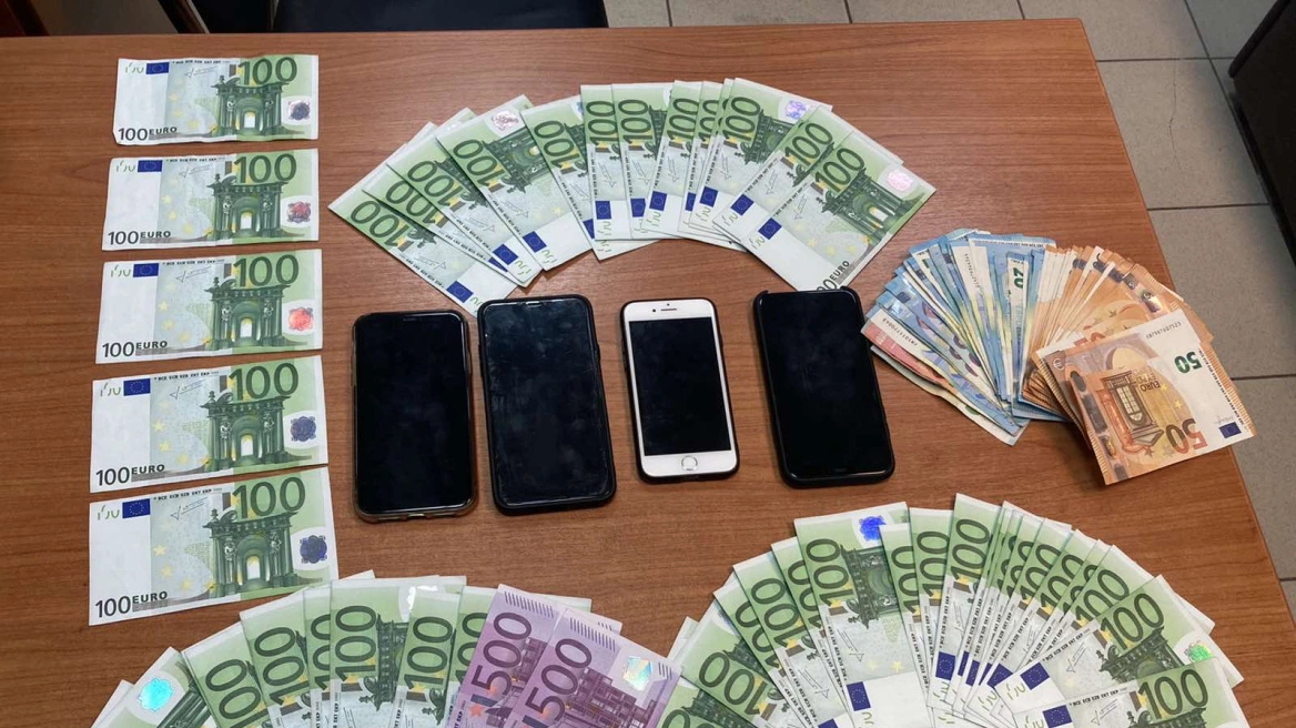 Πιερία: Συνελήφθησαν τέσσερα άτομα που προσπάθησαν να «χαλάσουν» με αγορές πλαστά χαρτονομίσματα των 100 ευρώ
