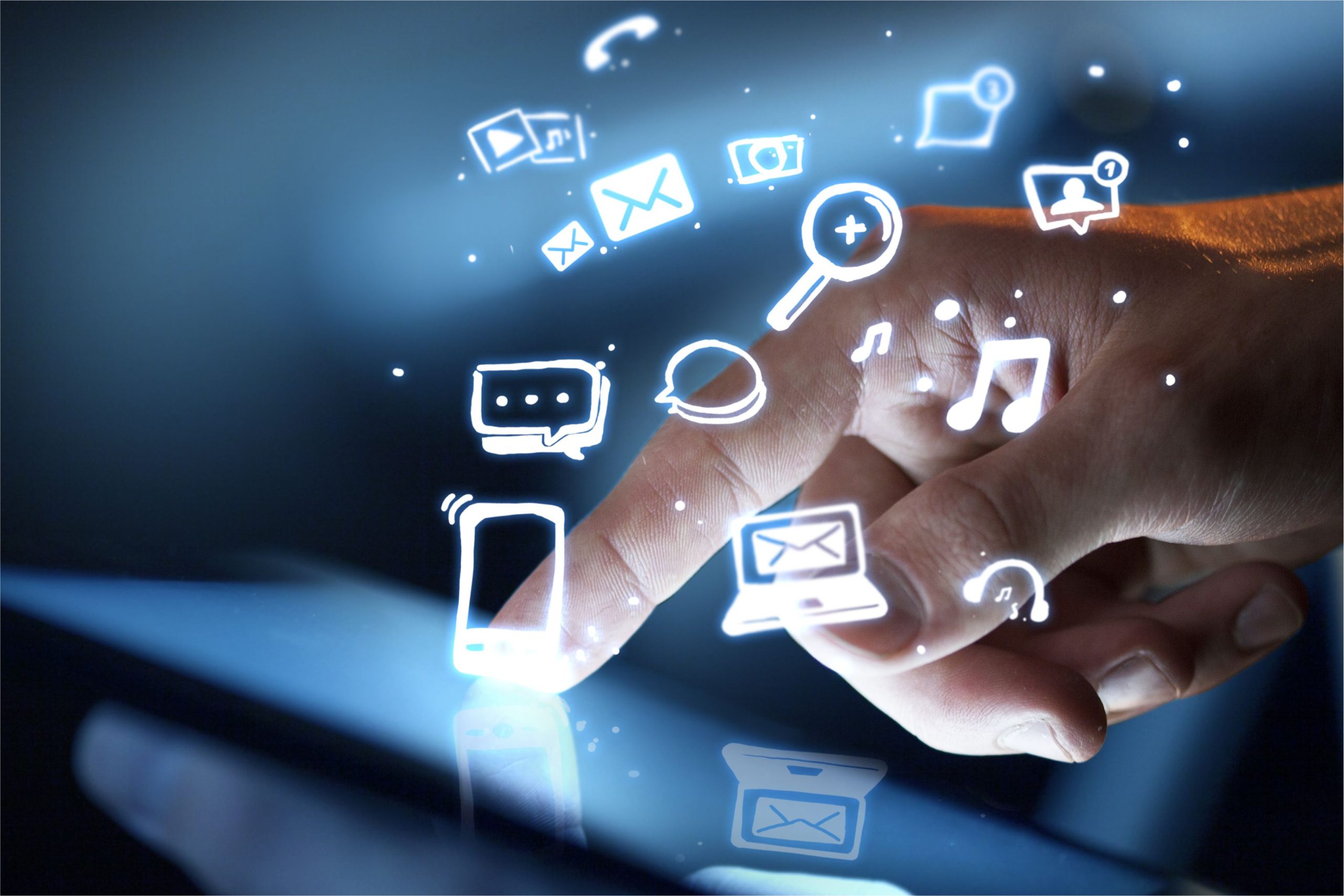 Έρευνα: Πόσες ώρες την ημέρα περνούν οι Έλληνες στο ίντερνετ και που ξοδεύουν τον περισσότερο χρόνο