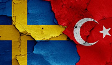Η Τουρκία καλεί τη Στοκχόλμη να εκδώσει «τρομοκράτες» εάν θέλει να ενταχθεί στο ΝΑΤΟ